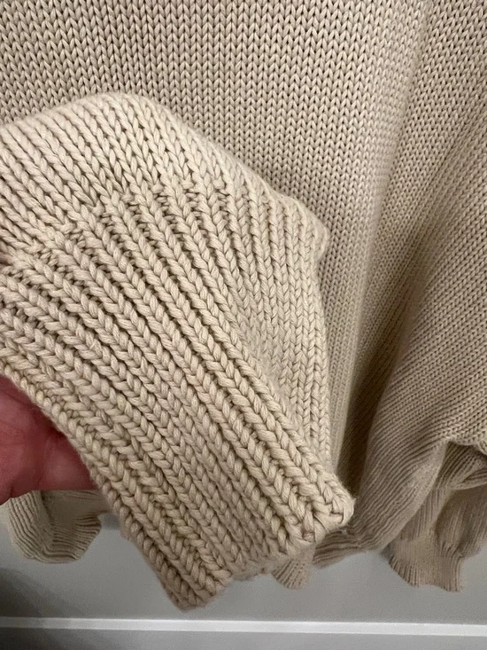 Nueflora Cream Button-Front V-Neck Pocket Cardigan - Picture 9 of 10